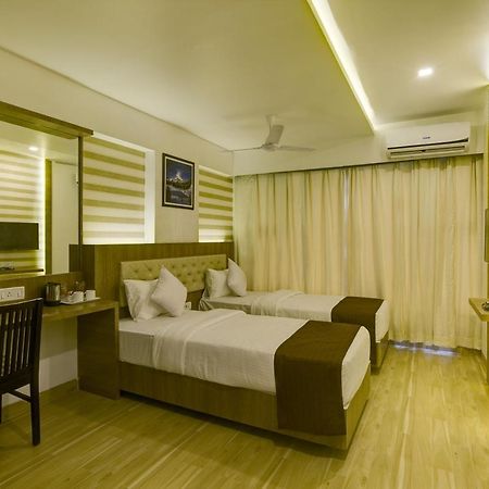 Crown Inn Panvel Exteriör bild