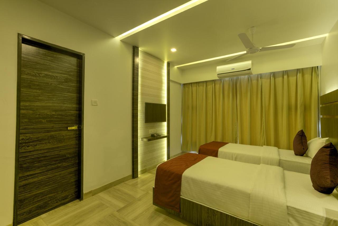Crown Inn Panvel Exteriör bild