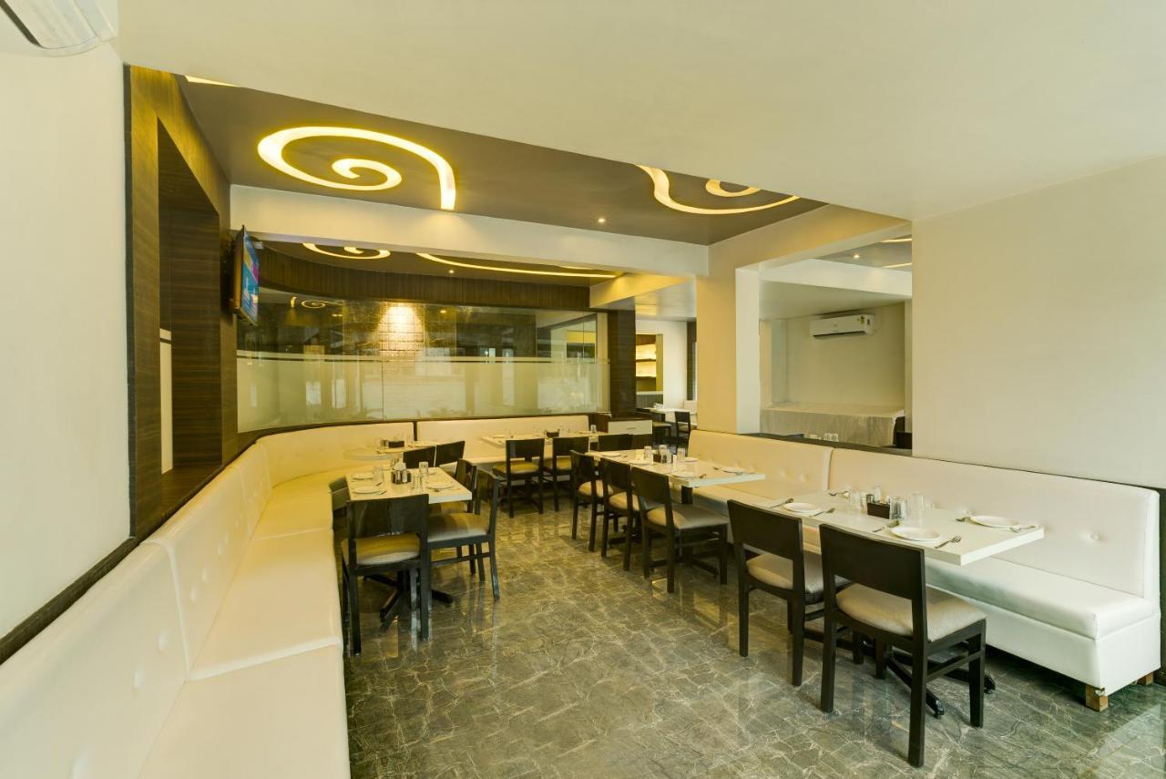 Crown Inn Panvel Exteriör bild